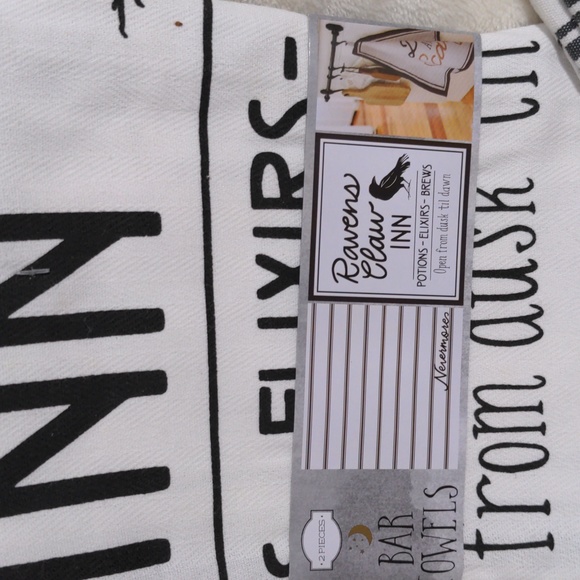 FOUR NWT Bar Kitchen Accent Oversized Towels Raven Claw Inn Fall Halloween - Picture 4 of 7
